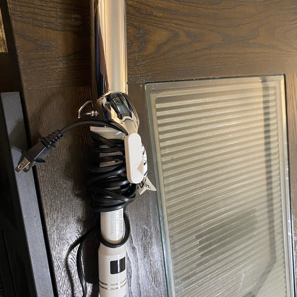 Hot tools curling iron